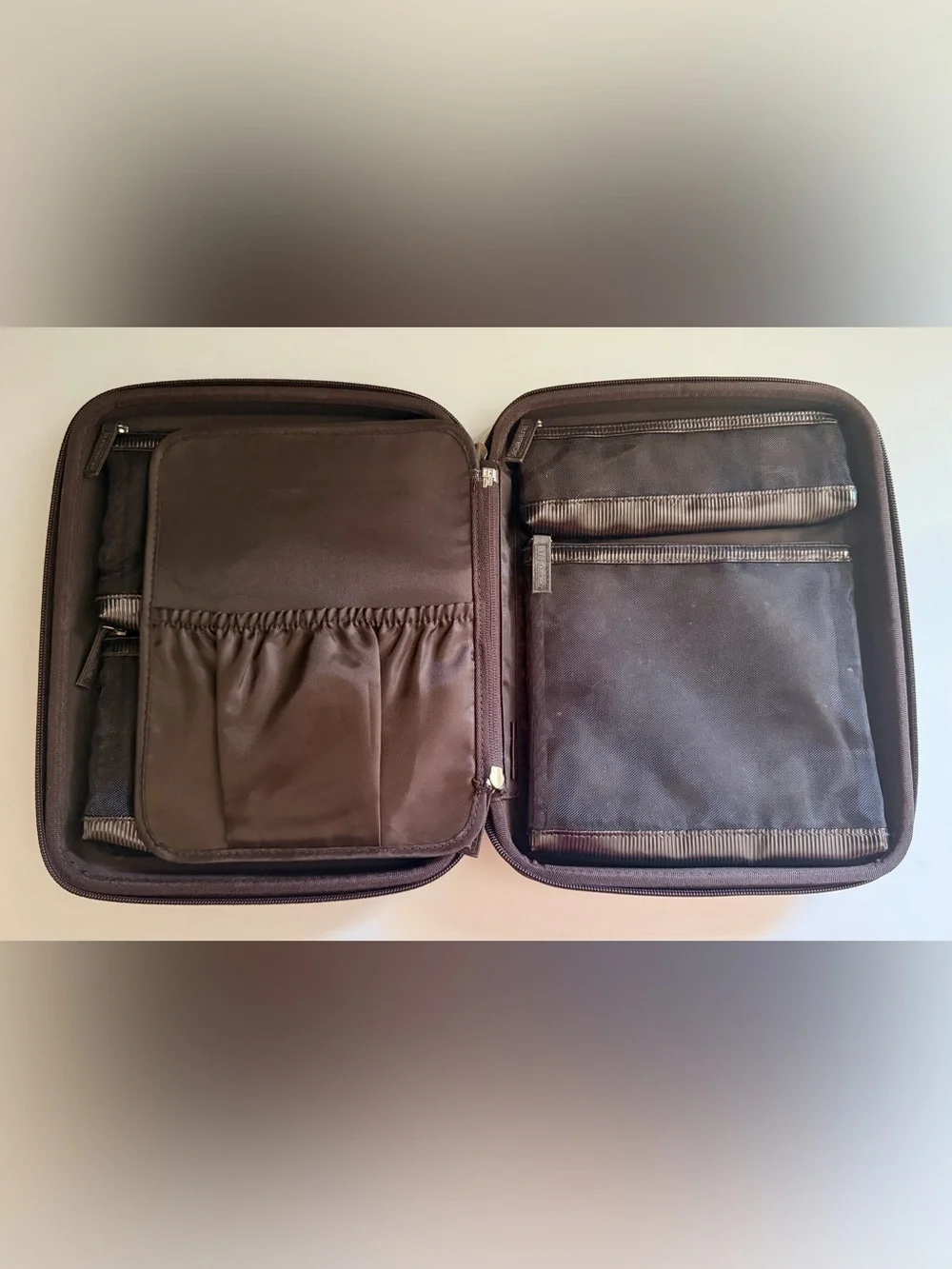 Laura Mercier Artist Portfolio Clam Shell Hard Make Up Cosmetic Case.